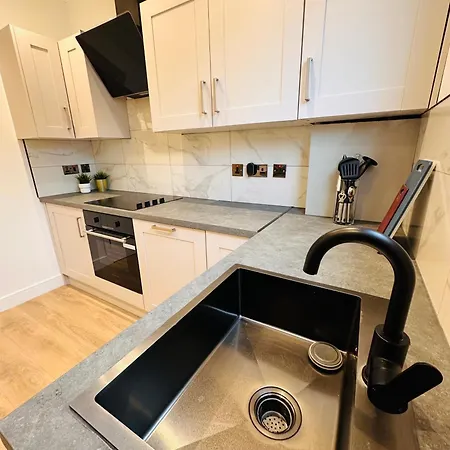 게스트하우스 R2 - Modern Self-contained En-suite Private Near Qe Hospital Harborne 버밍엄